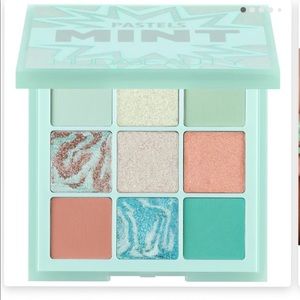 Huda Beauty Pastel Mint Obsessions Palette